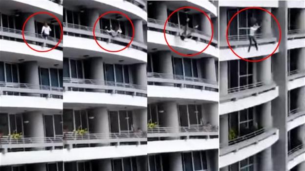 Altra vittima del selfie: donna cade dal 27° piano e muore