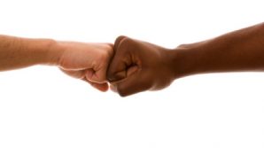 Razzismo a Bari, bambino aggredito con la schiuma spray: