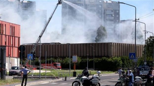 Incendio al centro rifiuti di Milano: fumi e cattivo odore ma nessun pericolo