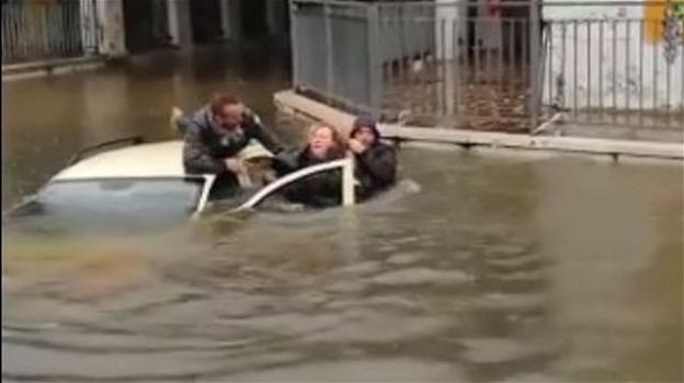 Chieti, macchina sommersa dall’acqua in un sottopasso: uomo eroe ne salva la proprietaria