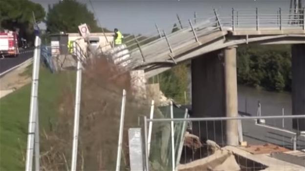 Crollo ponte nel Ravennate: la morte in diretta del tecnico della Protezione Civile
