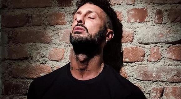 Ilary Blasi invita Fabrizio Corona al Grande Fratello Vip e lo asfalta in diretta tv! “Ricordi cosa mi hai fatto 13 anni fa?”