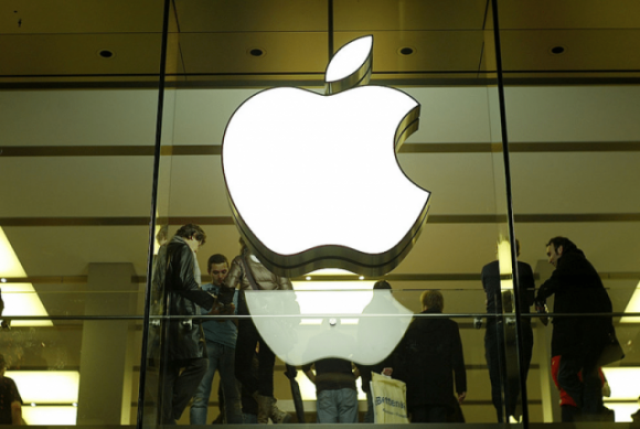 L’Antitrust multa Apple e Samsung: “Gli aggiornamenti software rallentano i dispositivi per spingere ad acquistare i nuovi modelli”