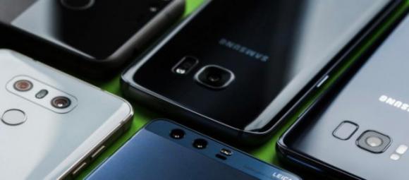 L’Antitrust multa Apple e Samsung: “Gli aggiornamenti software rallentano i dispositivi per spingere ad acquistare i nuovi modelli”