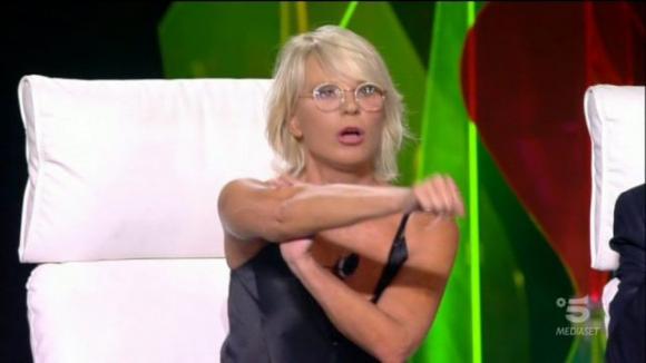 Maria De Filippi perde la pazienza e manda a quel paese due concorrenti