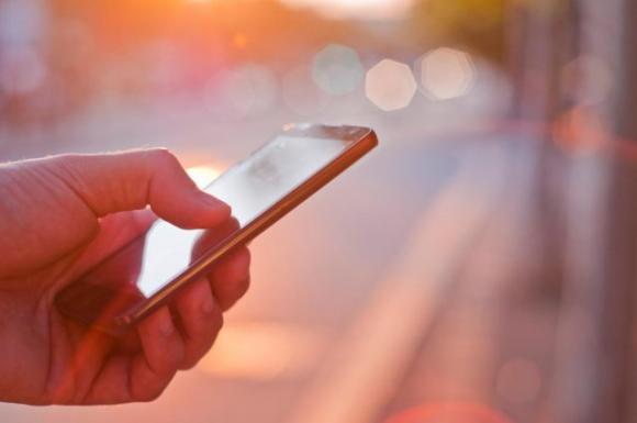“Dare a tuo figlio uno smartphone è come dargli un grammo di cocaina”