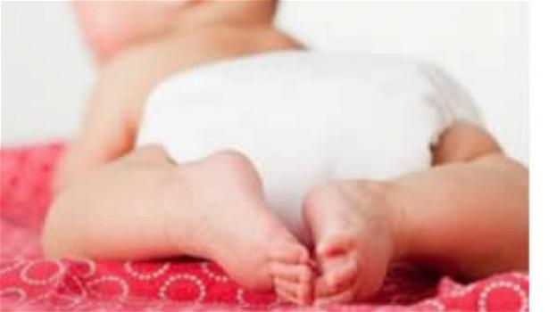 USA, per settimane non cambiano il pannolino al figlio: morto a 4 mesi per dermatite