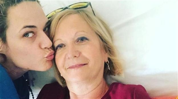 Laura Chiatti, preoccupazione per la mamma in ospedale da 20 giorni: il post su Instagram