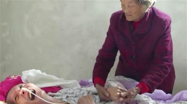 Cina, si sveglia dopo 12 anni di coma e al suo capezzale trova la madre 75enne