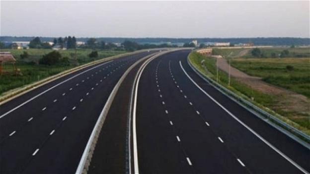Limite dei 150 km/h in autostrada in Italia. Arriva la proposta di Morelli