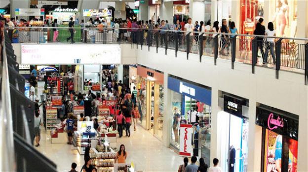 Aperture domenicali di negozi e centri commerciali: si riaccende lo scontro tra Governo e opposizione