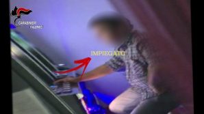 Palermo, timbrano il cartellino e vanno alle slot machine