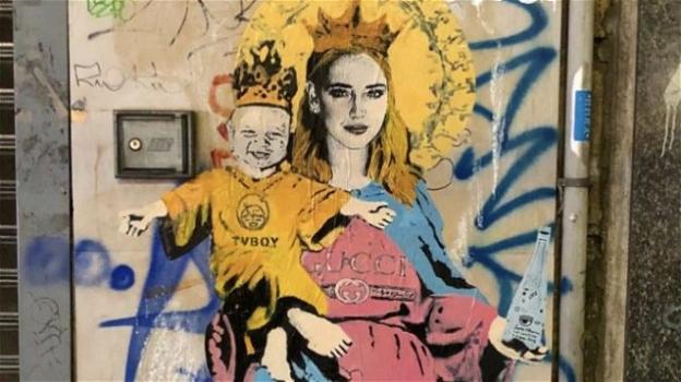 Chiara Ferragni venerata come una Madonna del Rinascimento: spunta il murales religioso con l’acqua benedetta