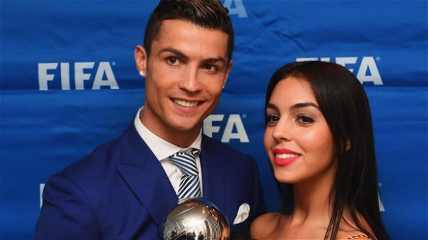 Fiori d’arancio per Cristiano Ronaldo e Georgina Rodriguez. L’indizio è un bellissimo anello da 8 mila euro