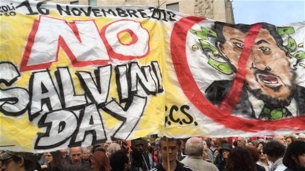 Studenti in corteo di protesta contro Salvini. Violenze in 70 città italiane