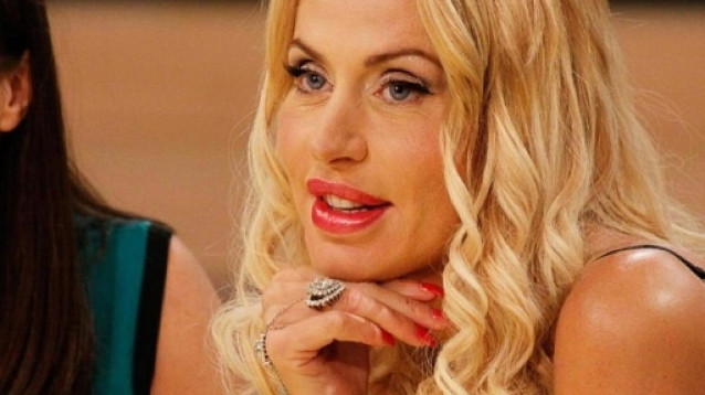 Uomini e Donne, Valeria Marini felice del suo nuovo ruolo: "Questa trasmissione mi diverte"