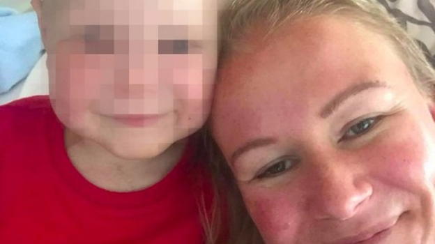 Regno Unito, l’occhio del figlio lacrima: convinta avesse l’influenza avviene la scoperta choc