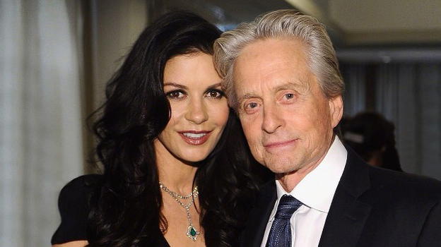 Catherine Zeta-Jones difende il marito Michael Douglas dalle accuse di molestie