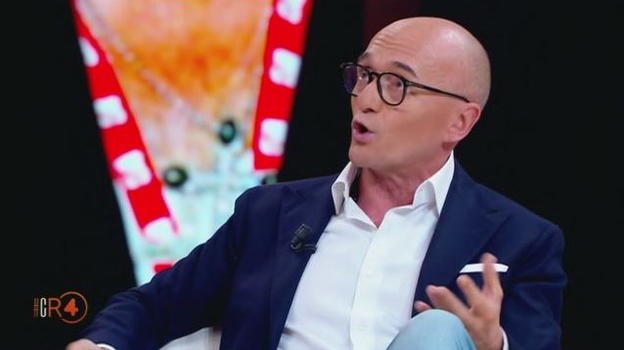 CR4, Alfonso Signorini e la spiazzante rivelazione sulle coppie del GF Vip: "È tutto farlocco, non c’è niente di vero"