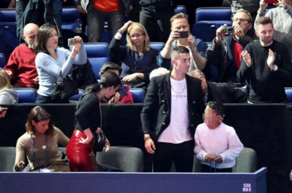 Cristiano Ronaldo in meno di 15 minuti spende 31 mila euro per due bottiglie di vino che neanche beve