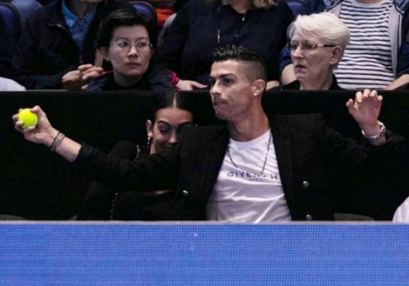Cristiano Ronaldo in meno di 15 minuti spende 31 mila euro per due bottiglie di vino che neanche beve