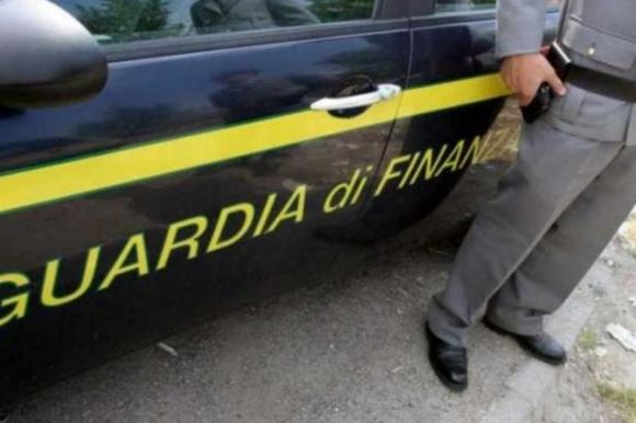 La bella vita della regina Rom “nullatenente”: auto di lusso, ville e 70mila euro dal Comune