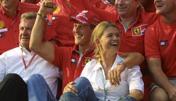 La moglie di Michael Schumacher rompe il silenzio: “E’ un guerriero, non si arrenderà”
