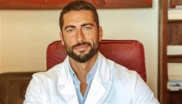 Giovanni, il medico più bello d’Italia che sta facendo impazzire il web: “Le donne fingono di infortunarsi per vederlo”