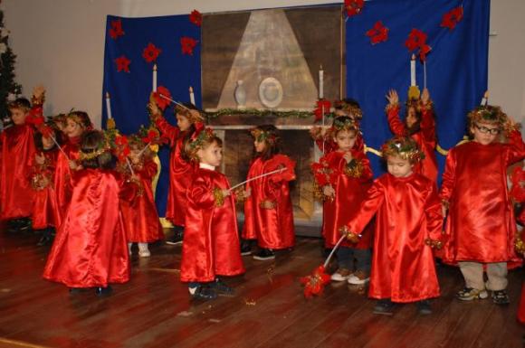 “No alla recita natalizia perché disturba le diverse culture religiose”. Sotto accusa la preside, è polemica