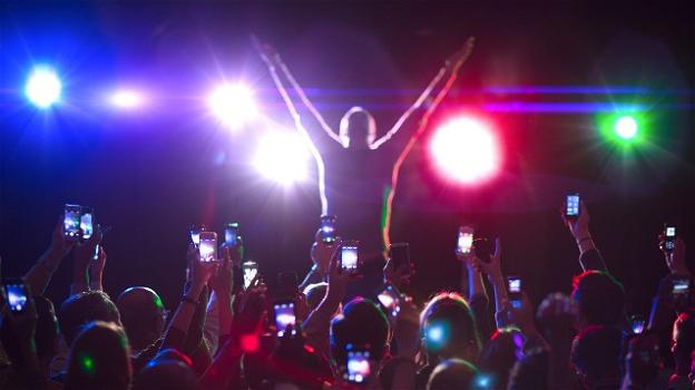 Alcune band combattono l’utilizzo degli smartphone ai concerti