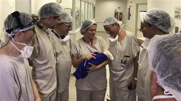 La prima bambina al mondo a nascere dall’utero trapiantato di una donatrice morta