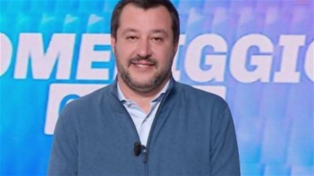 Pomeriggio Cinque, Matteo Salvini attacca Pamela Anderson: "Rilassati e goditi la vita"