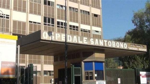 Napoli, aggressione in ospedale: padre di un paziente minaccia di uccidere infermieri e medici