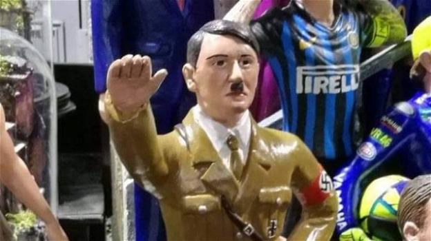 Nella nota strada dei presepi, a Napoli, spunta la statuina di Hitler: è polemica.
