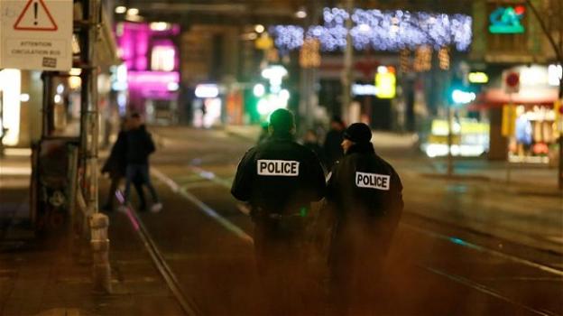 Strasburgo. Attentato in un mercatino natalizio, vari morti e diversi feriti: l’attentatore è in fuga