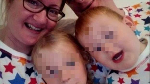 Mamma, malata terminale di cancro scrive cartoline di Natale per i suoi bimbi da aprire quando sarà morta