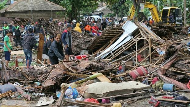 Tragico tsunami in Indonesia: nella notte trovati 168 morti e 745 feriti