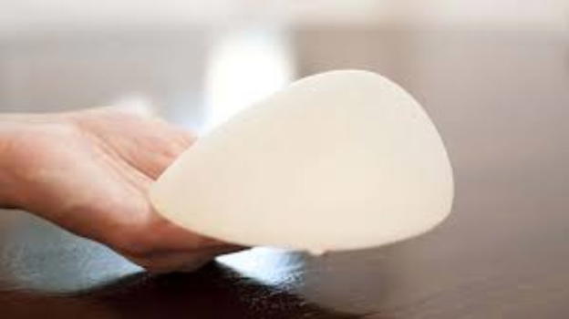 Ritirate le protesi al seno Allergan: al via i controlli speciali