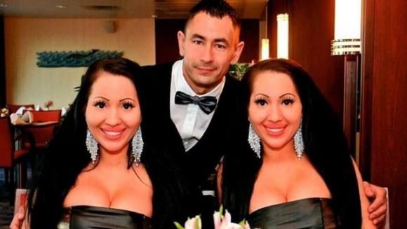 Gemelle innamorate da 8 anni dello stesso uomo: “Ora vogliamo sposarlo e avere un bambino”