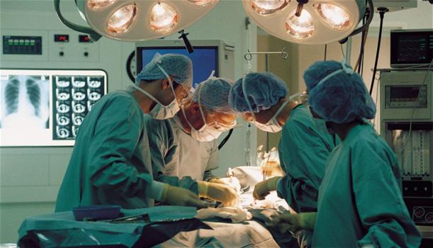 Intervento da record in Italia: paziente operato al cuore senza anestesia e bisturi. È il primo al Mondo