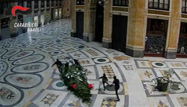 Napoli, rubato l’albero di Natale nella Galleria Umberto