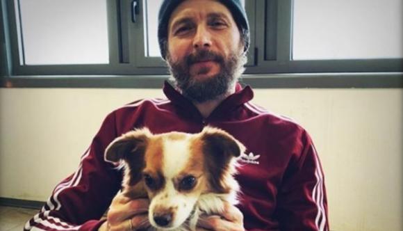 Jovanotti e il suo immenso amore per gli animali, regala 23 quintali di cibo al canile di Ossaia