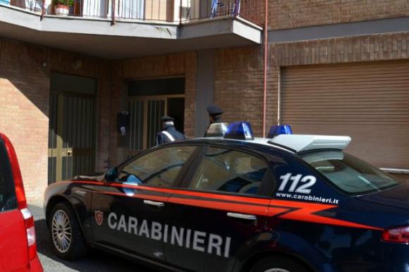 Natale sola in casa, 90enne chiama i Carabinieri: “Per favore, mi fate compagnia? Vorrei solo parlare con qualcuno”