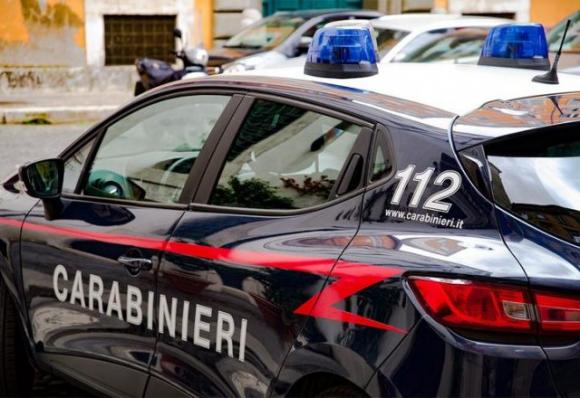 Natale sola in casa, 90enne chiama i Carabinieri: “Per favore, mi fate compagnia? Vorrei solo parlare con qualcuno”