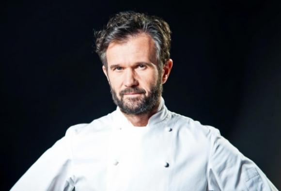 Prezzi esorbitanti per la “pizza” di Cracco: pioggia di insulti sul web