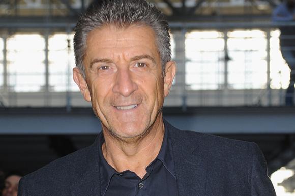 Ezio Greggio, Natale in Abruzzo a conoscere i genitori della fidanzata 26enne