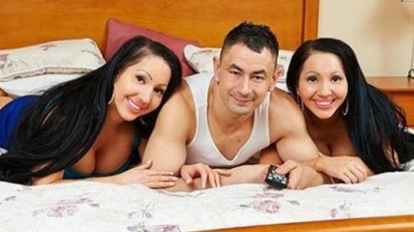 Gemelle innamorate da 8 anni dello stesso uomo: “Ora vogliamo sposarlo e avere un bambino”