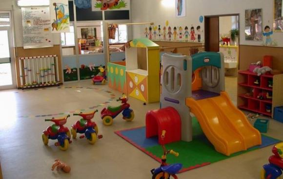 Vietati i bambolotti di pelle scura in un asilo nido: “Solo giochi italiani, vengono da altre culture”
