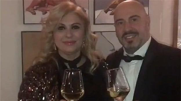Tina Cipollari in compagnia del fidanzato Vincenzo Ferrara ha augurato a tutti un buon 2019