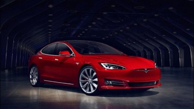 Nuova Tesla Model S P100D: il futuro dell’elettrico è ora